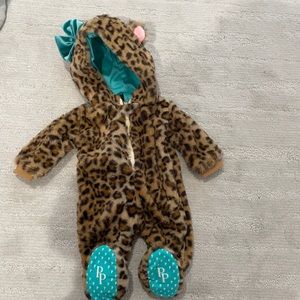 Posh peanut Halloween costume. Worn 1x Size 0/3 m